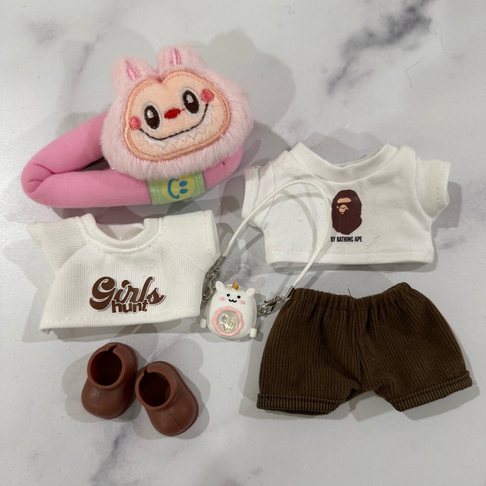 Labubu 5 piece outfit. Mokoko accessory included. 2 tees, pants shoes & unicorn